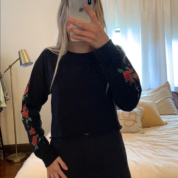 Cropped black rose top - Picture 3 of 4